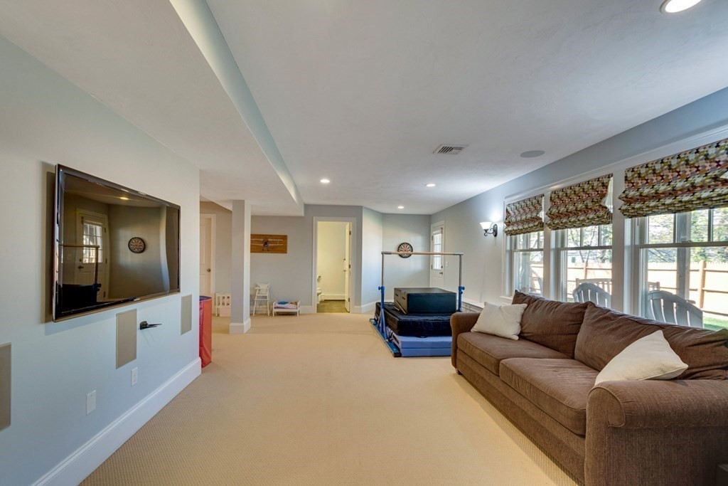 342 Hillcrest Road Needham, MA 02492 - Photo 27 of 33