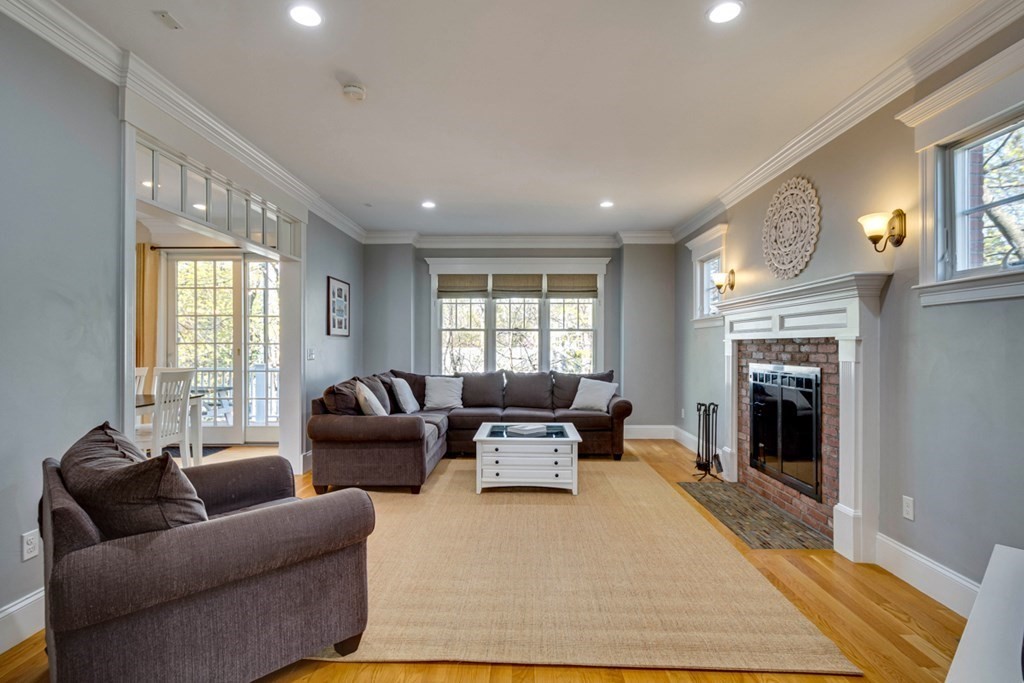 342 Hillcrest Road Needham, MA 02492 - Photo 3 of 33