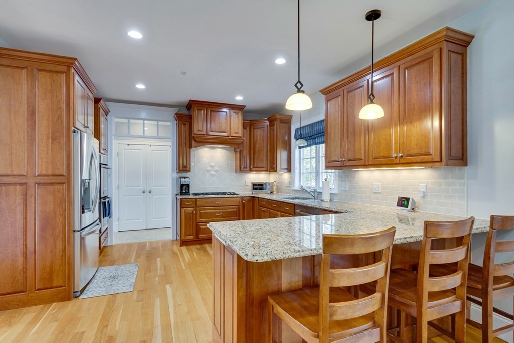 342 Hillcrest Road Needham, MA 02492 - Photo 8 of 33