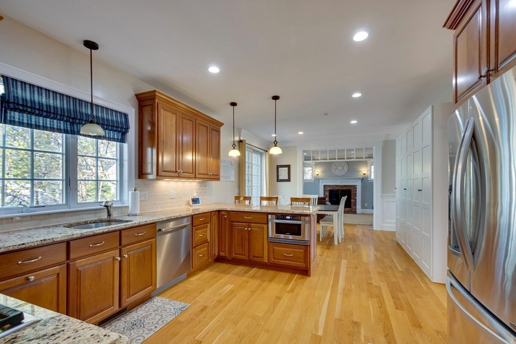 342 Hillcrest Road Needham, MA 02492 - Photo 9 of 33