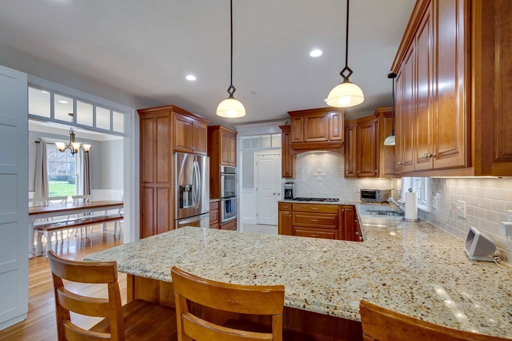 342 Hillcrest Road Needham, MA 02492 - Photo 10 of 33