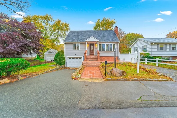 $899,000 | 63 Dickerman Lane, Braintree, MA 02184