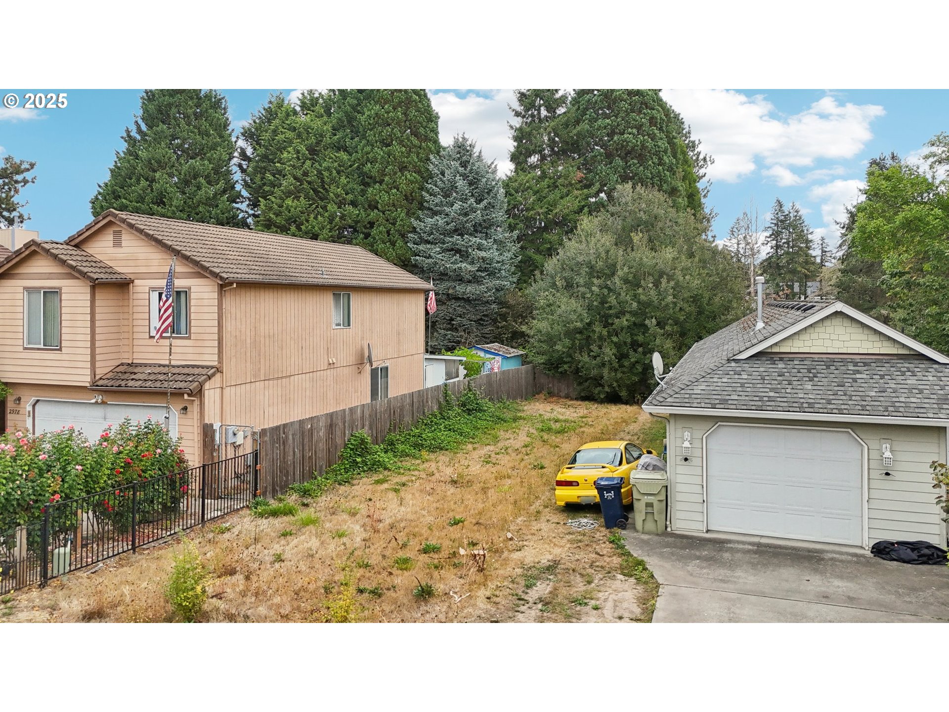 2986 Southwest 176th Avenue Beaverton, OR 97003 - Photo 5 of 21 a house view with a garden space