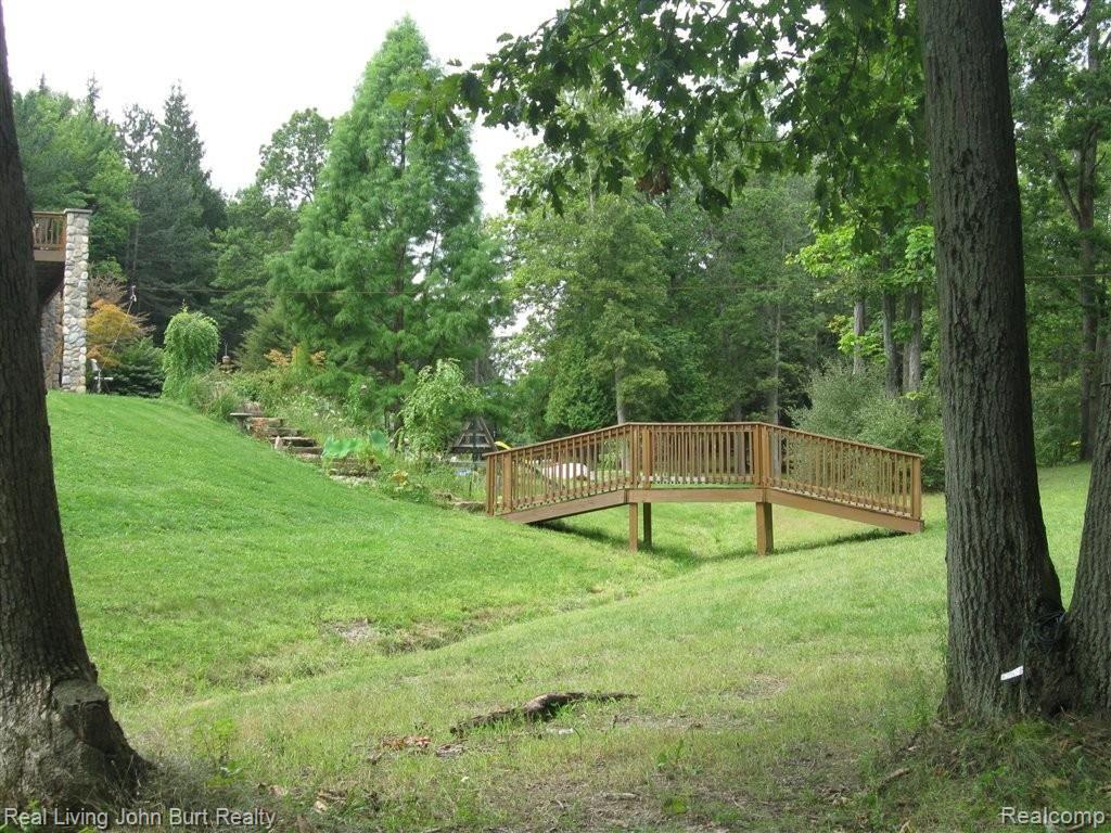 5630 Havens Road Leonard, MI 48367 - Photo 12 of 25 Sideyard