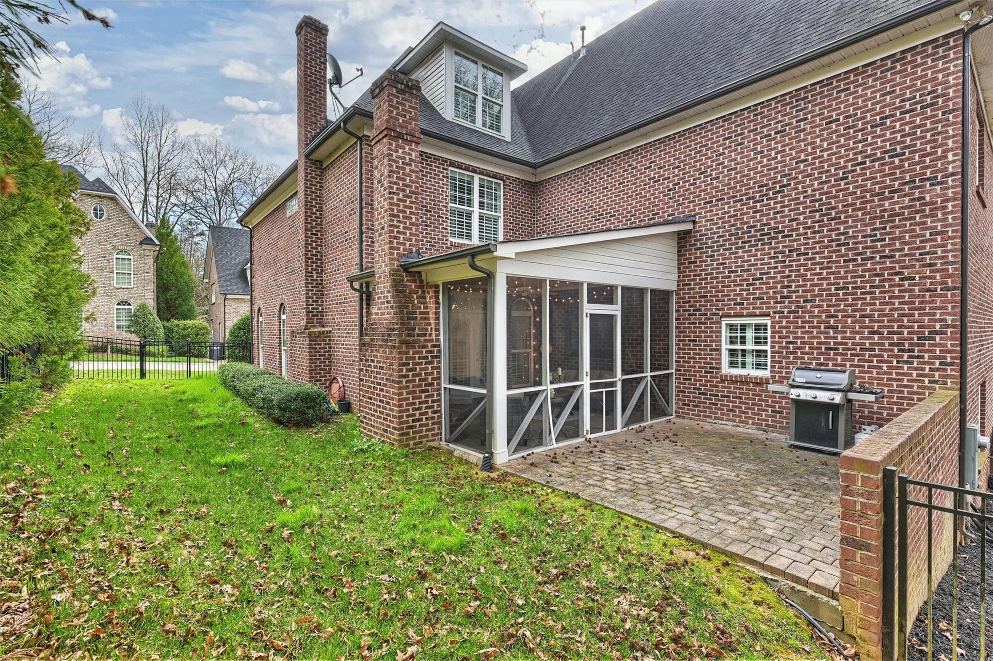 6009 Sharon View Road Charlotte, NC 28226 - Photo 47 of 47 a front view of a house with garden