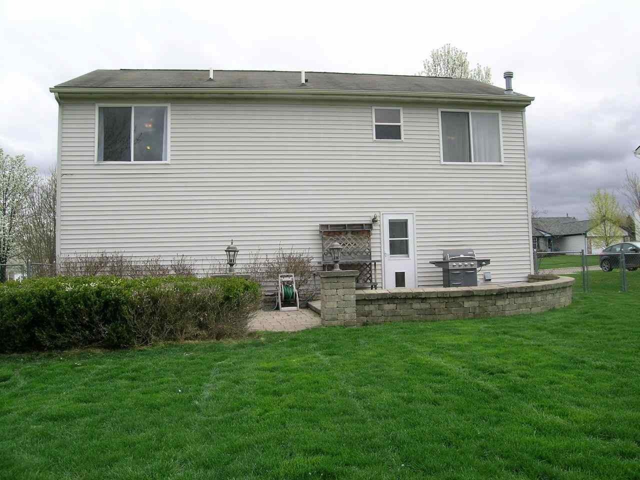 777 Ridgecrest Street Fenton, MI 48430 - Photo 13 of 14 21285736-12.JPG