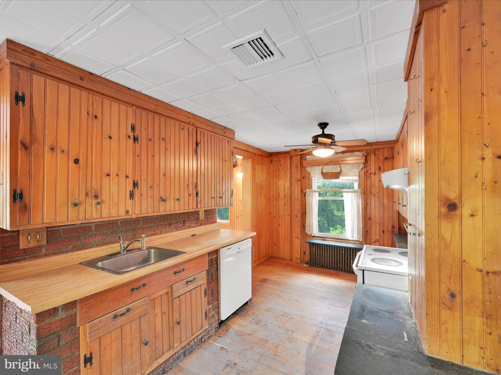 21 Blue Rocks Road Lenhartsville, PA 19534 - Photo 21 of 48 a large white kitchen with a large window