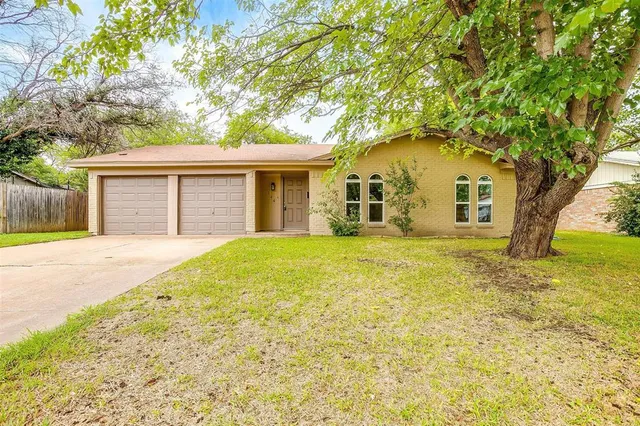 $1,975 | 144 Northwest Suzanne Terrace, Burleson, TX 76028