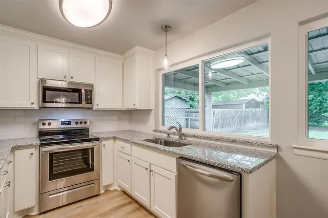 $1,975 | 144 Northwest Suzanne Terrace, Burleson, TX 76028