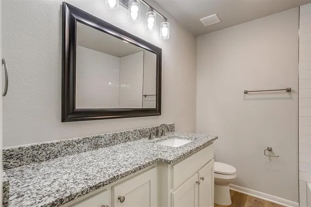 $1,975 | 144 Northwest Suzanne Terrace, Burleson, TX 76028