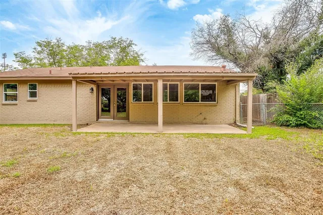 $1,975 | 144 Northwest Suzanne Terrace, Burleson, TX 76028