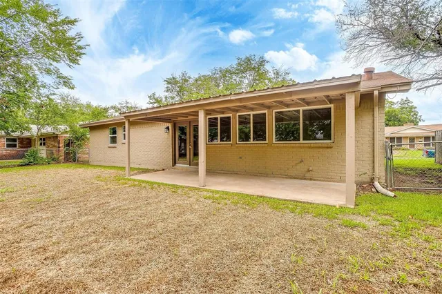 $1,975 | 144 Northwest Suzanne Terrace, Burleson, TX 76028