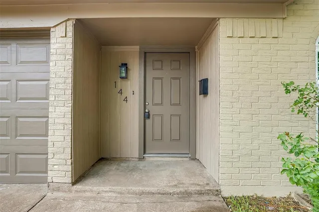 $1,975 | 144 Northwest Suzanne Terrace, Burleson, TX 76028