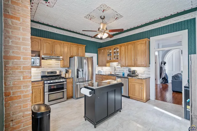 $251,900 | 900 North Buckeye Avenue, Abilene, KS 67410