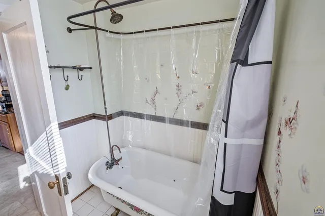 $251,900 | 900 North Buckeye Avenue, Abilene, KS 67410