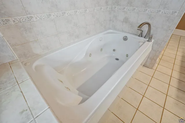 $251,900 | 900 North Buckeye Avenue, Abilene, KS 67410