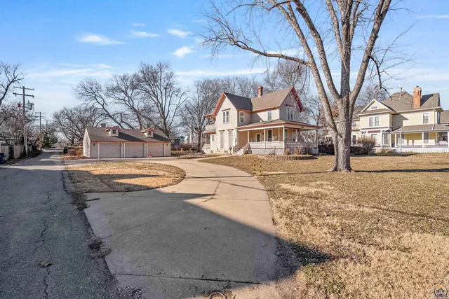 $251,900 | 900 North Buckeye Avenue, Abilene, KS 67410