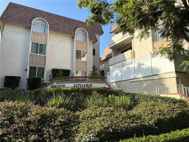 $3,500 | 5625 North Sumner Way, Unit 206, Culver City, CA 90230