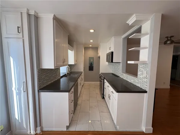 $3,250 | 5625 North Sumner Way, Unit 206, Culver City, CA 90230