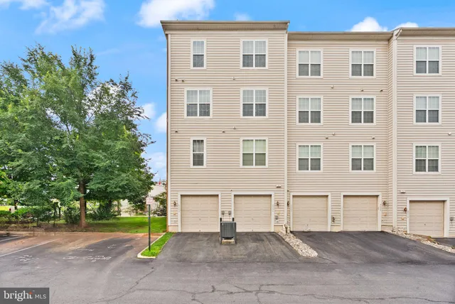 $3,100 | 9502 Lee Court, Manassas, VA 20110