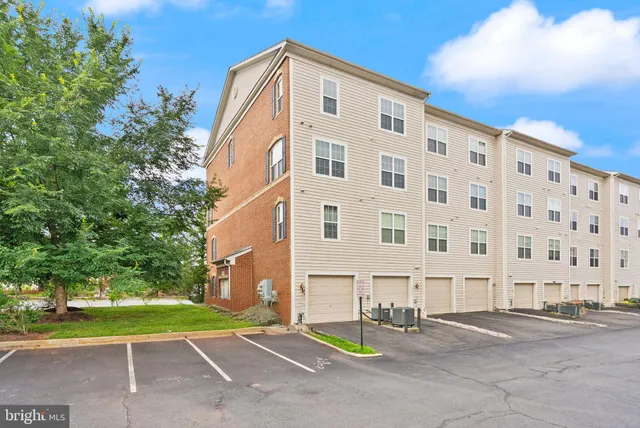 $3,100 | 9502 Lee Court, Manassas, VA 20110