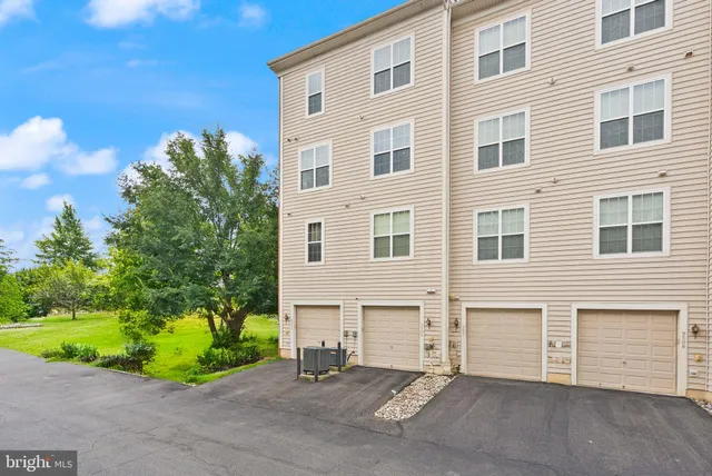 $3,100 | 9502 Lee Court, Manassas, VA 20110