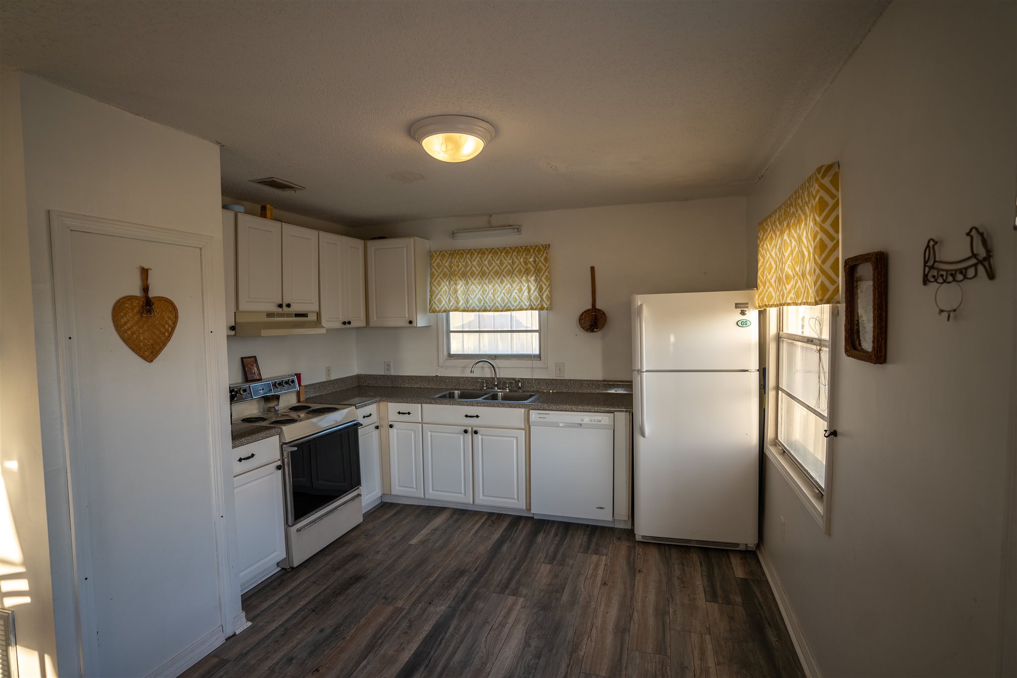 529 West 3rd Avenue Gulf Shores, AL 36542 - Photo 7 of 20 Kitchen