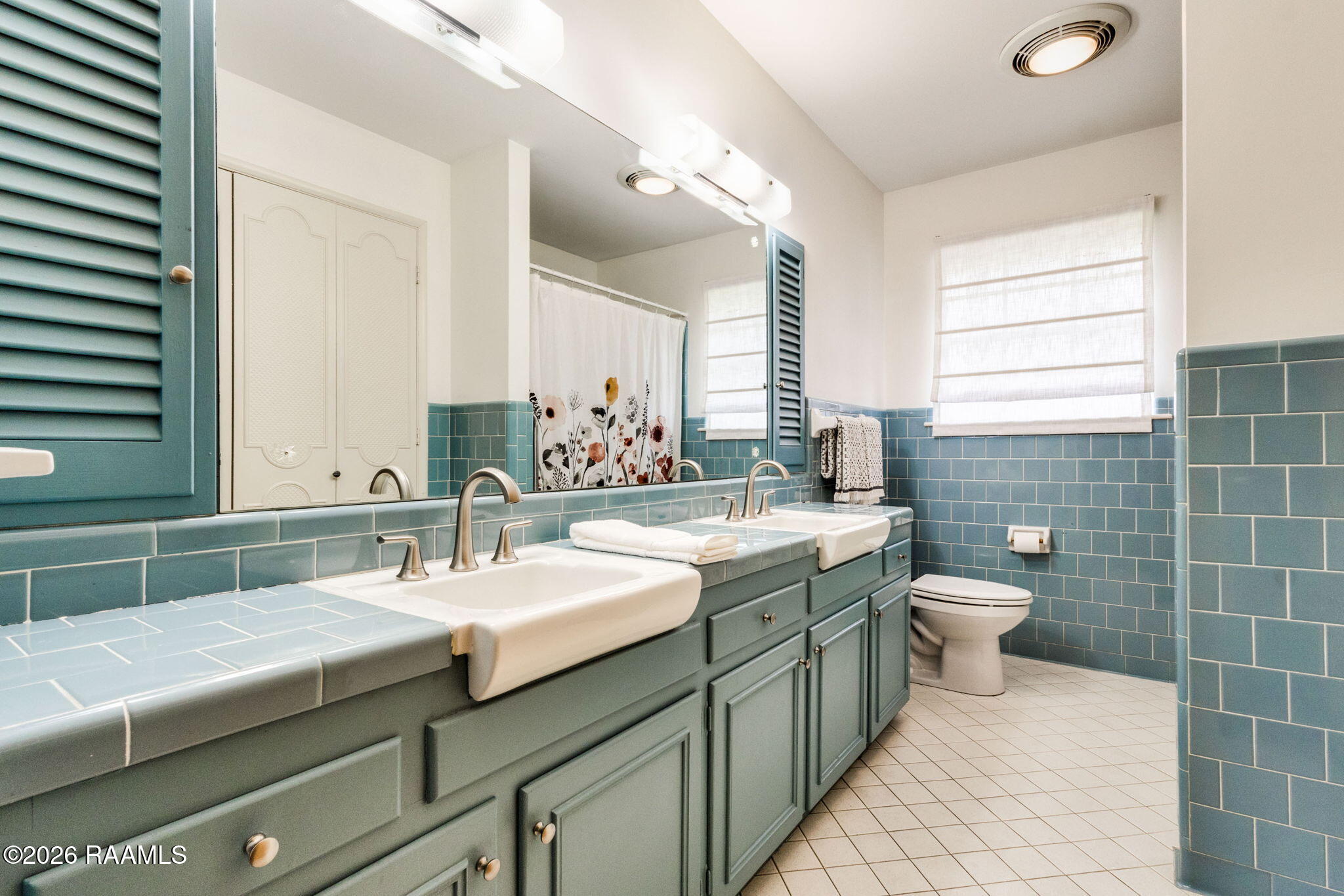 103 Tackaberry Road Lafayette, LA 70503 - Photo 12 of 21 103 Tackaberry hall bath