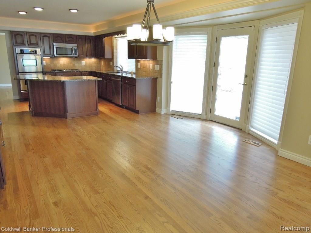 2886 Current Drive Rochester, MI 48309 - Photo 3 of 36 03 (1024x768).jpg