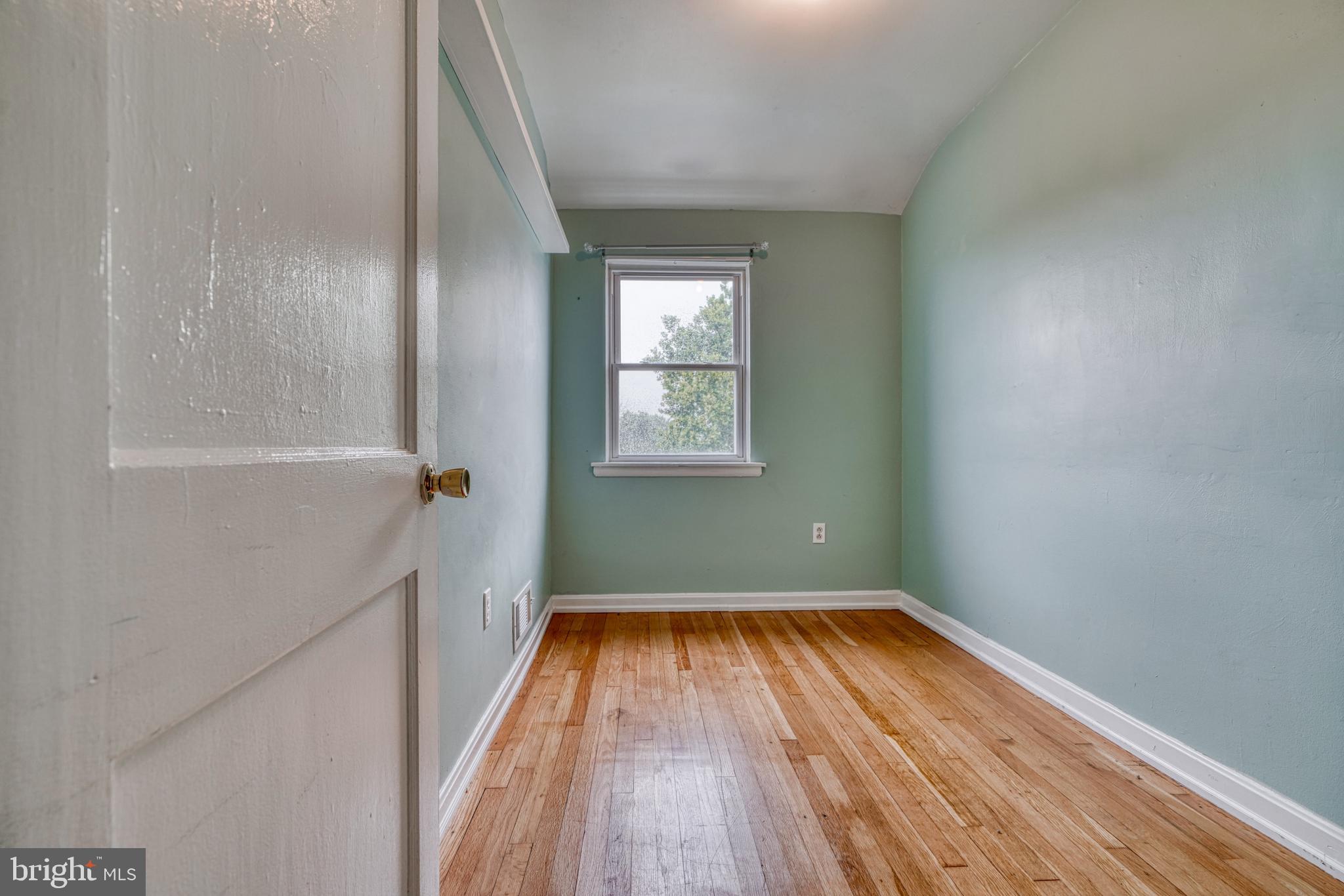 2055 Inverton Road Dundalk, MD 21222 - Photo 26 of 45 3rd Bedroom