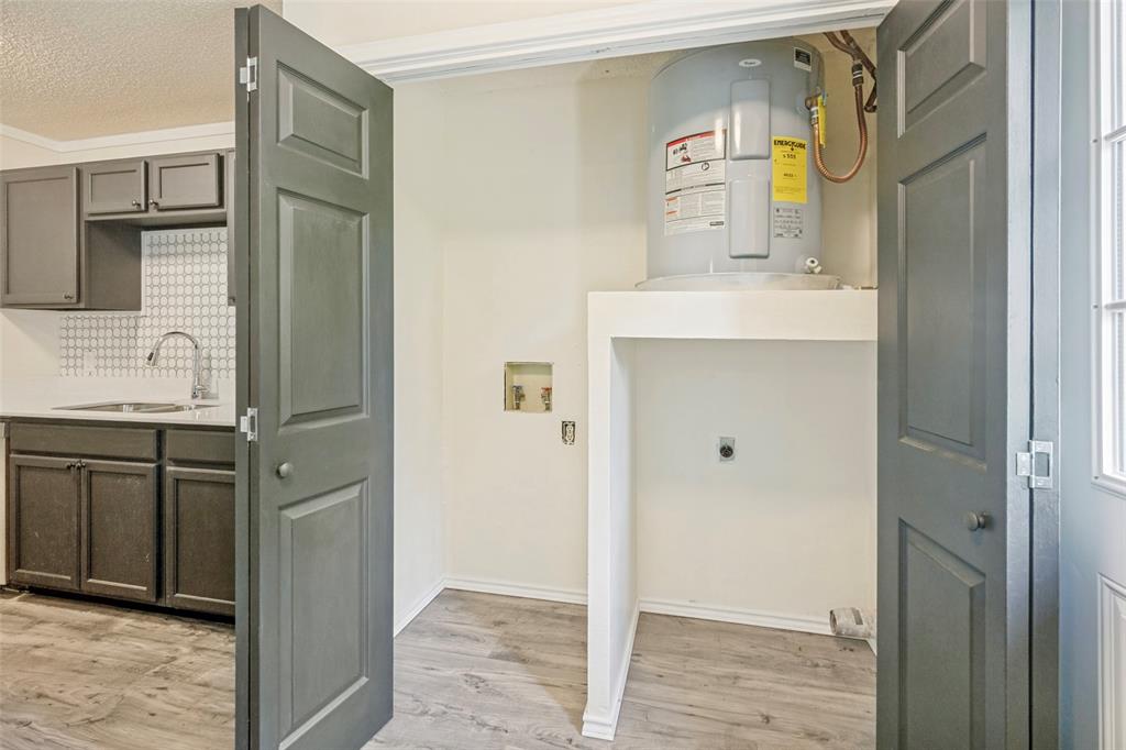 5901 Myers Road Arlington, TX 76017 - Photo 21 of 23 a bathroom with a sink vanity and mirror