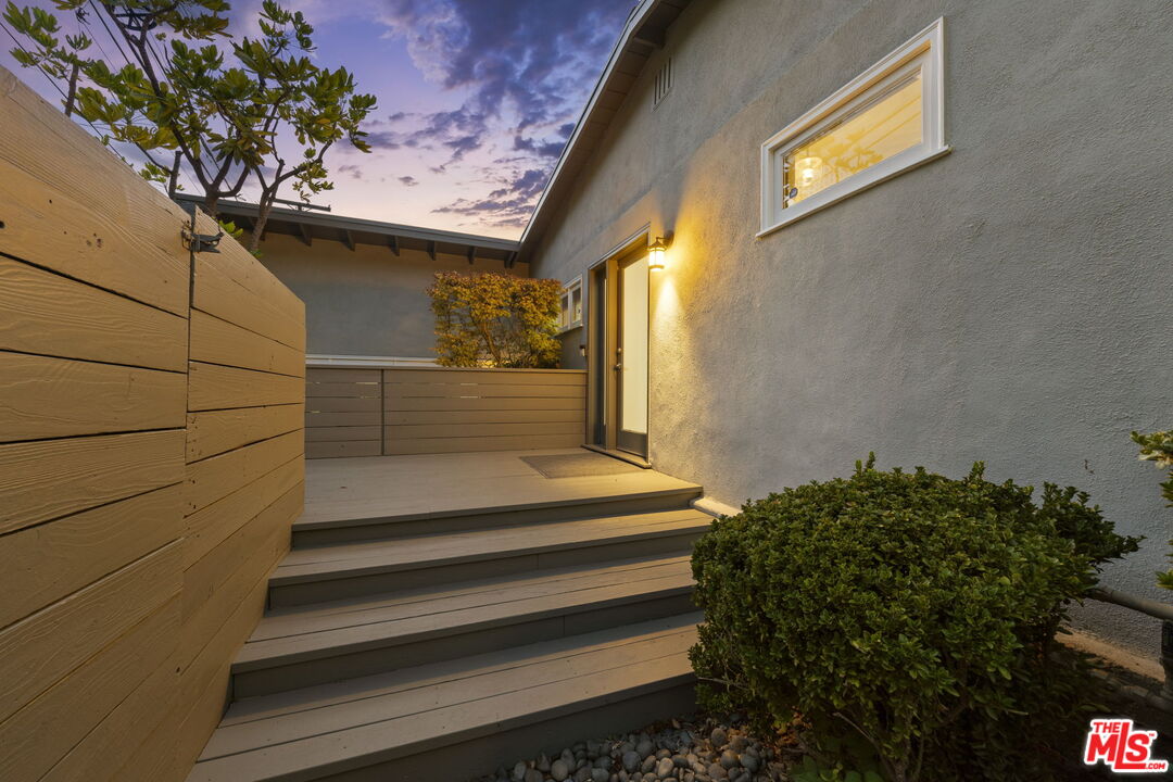 2601 Nichols Canyon Road Los Angeles, CA 90046 - Photo 21 of 27