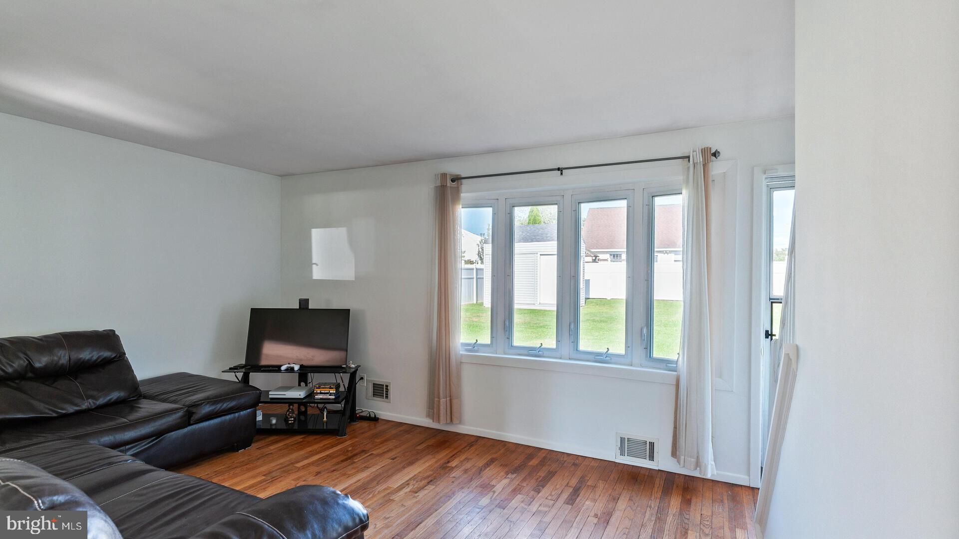2446 Yardville Hamilton Square Road Hamilton, NJ 08690 - Photo 6 of 23 Gallery Image 6