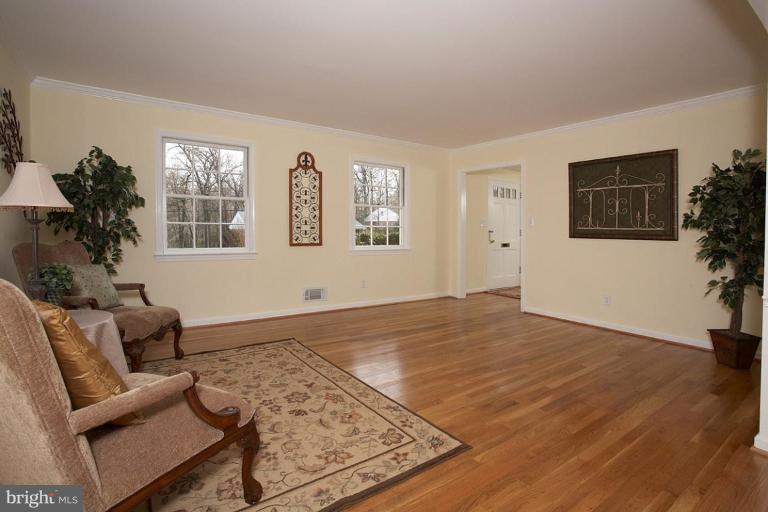 8203 Jeb Stuart Road Potomac, MD 20854 - Photo 14 of 22 Living Room #3