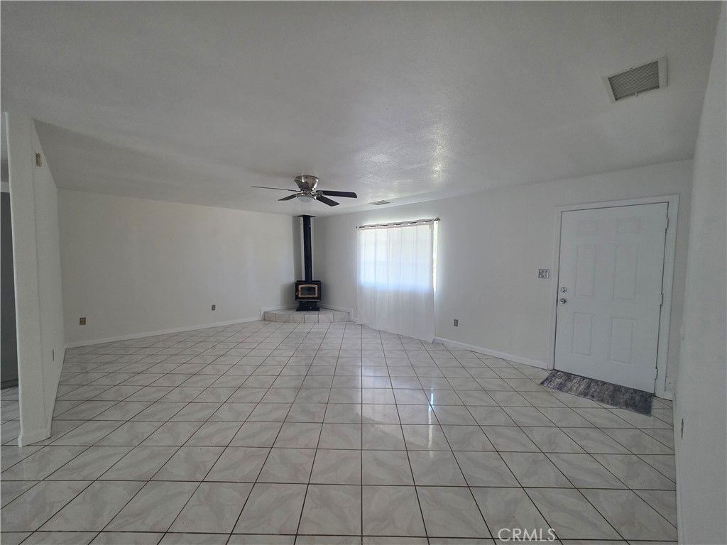 11380 El Esteban Road Phelan, CA 92371 - Photo 7 of 22 Living Room