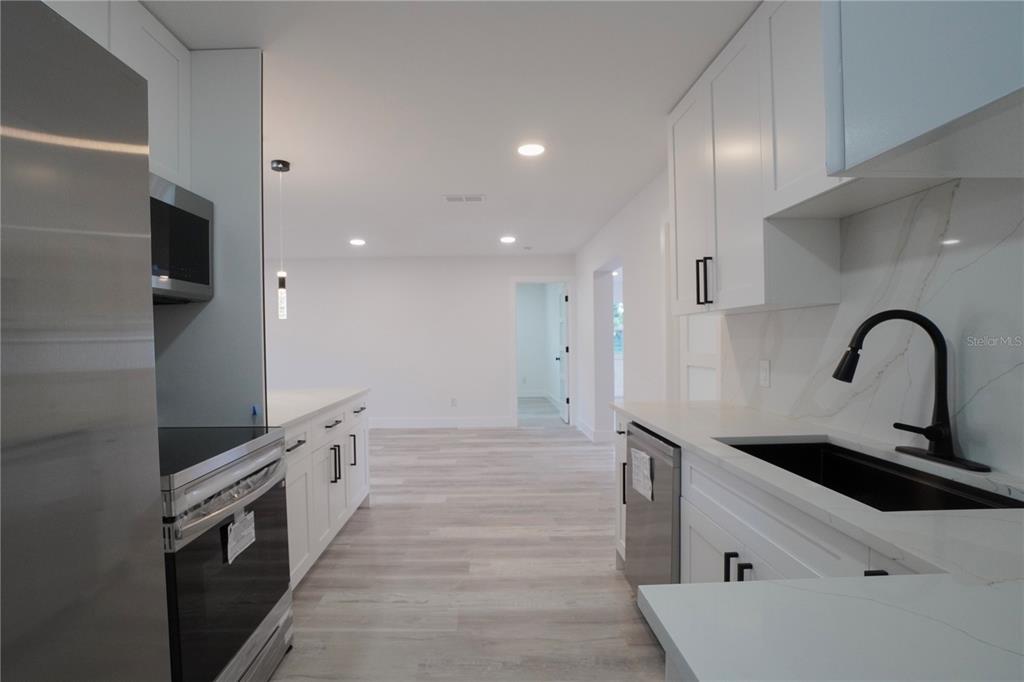 1461 Royal Road Venice, FL 34293 - Photo 15 of 68