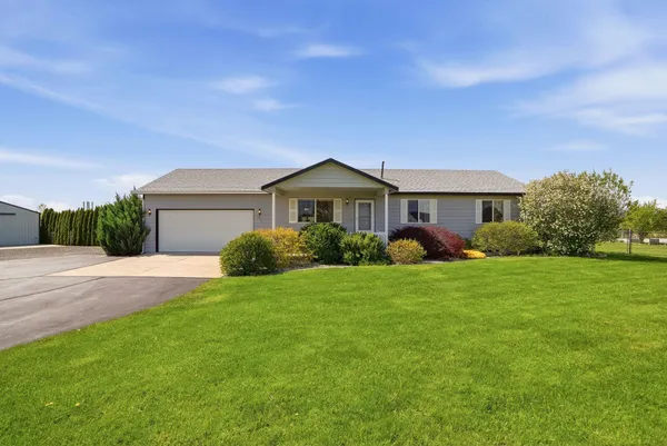 $889,900 | 6211 North Blue Skies Street, Newman Lake, WA 99025