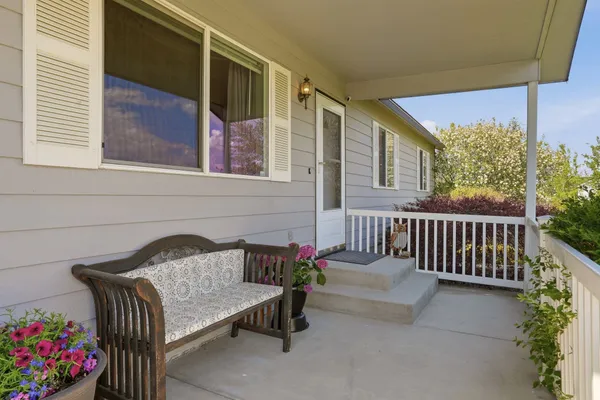 $889,900 | 6211 North Blue Skies Street, Newman Lake, WA 99025