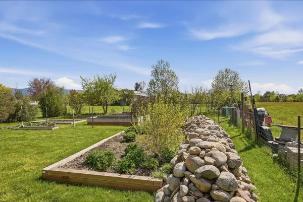 $889,900 | 6211 North Blue Skies Street, Newman Lake, WA 99025