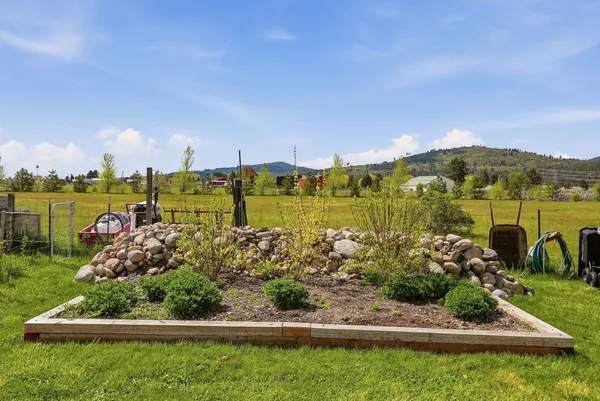 $889,900 | 6211 North Blue Skies Street, Newman Lake, WA 99025