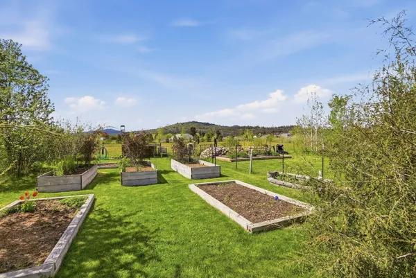 $889,900 | 6211 North Blue Skies Street, Newman Lake, WA 99025