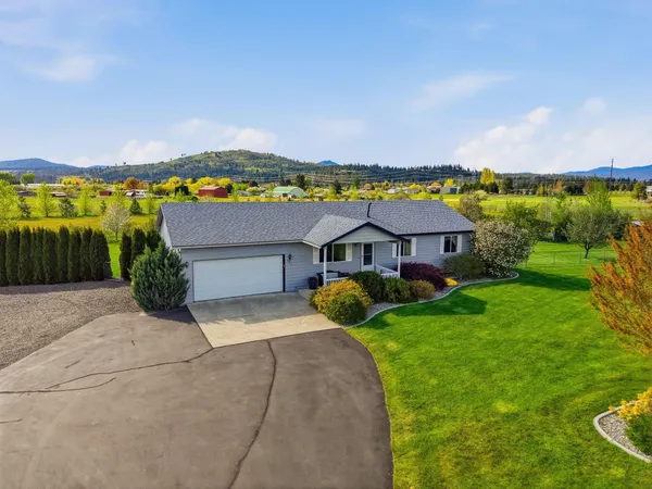 $889,900 | 6211 North Blue Skies Street, Newman Lake, WA 99025