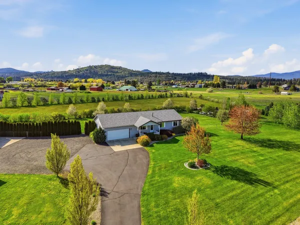 $889,900 | 6211 North Blue Skies Street, Newman Lake, WA 99025