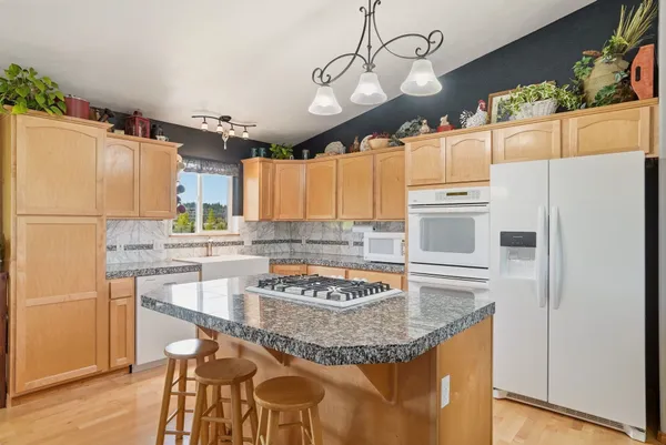 $889,900 | 6211 North Blue Skies Street, Newman Lake, WA 99025