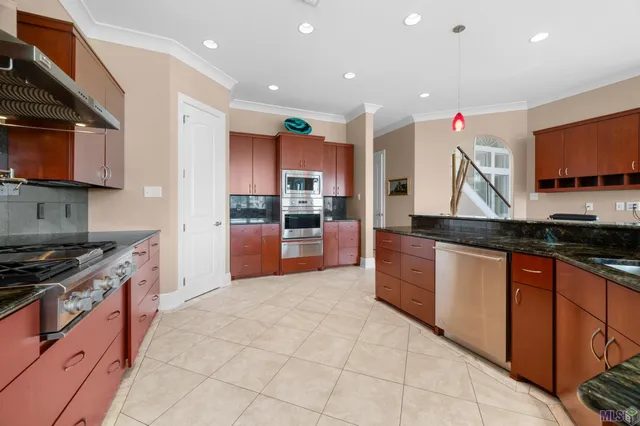 $1,250,000 | 156 Northlake Drive, Thibodaux, LA 70301