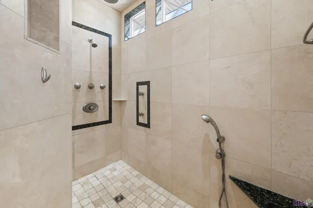 $1,250,000 | 156 Northlake Drive, Thibodaux, LA 70301