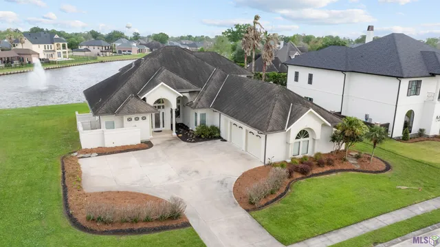 $1,250,000 | 156 Northlake Drive, Thibodaux, LA 70301