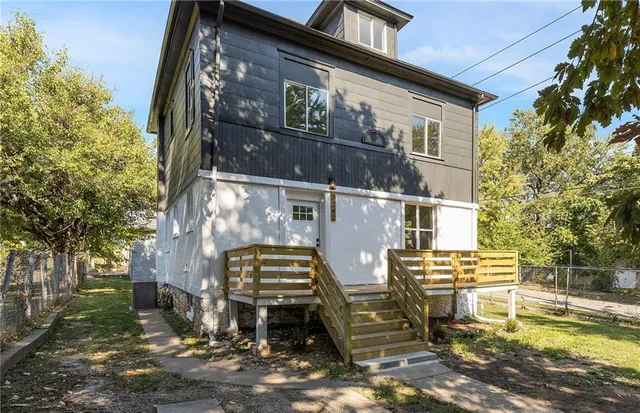 $295,900 | 3242 Roberts Street, Kansas City, MO 64124