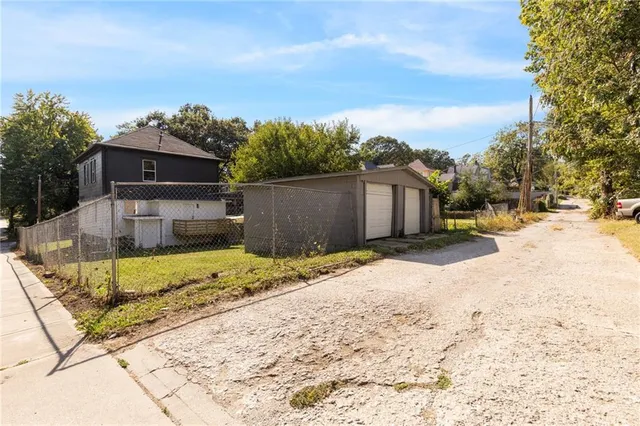 $295,900 | 3242 Roberts Street, Kansas City, MO 64124