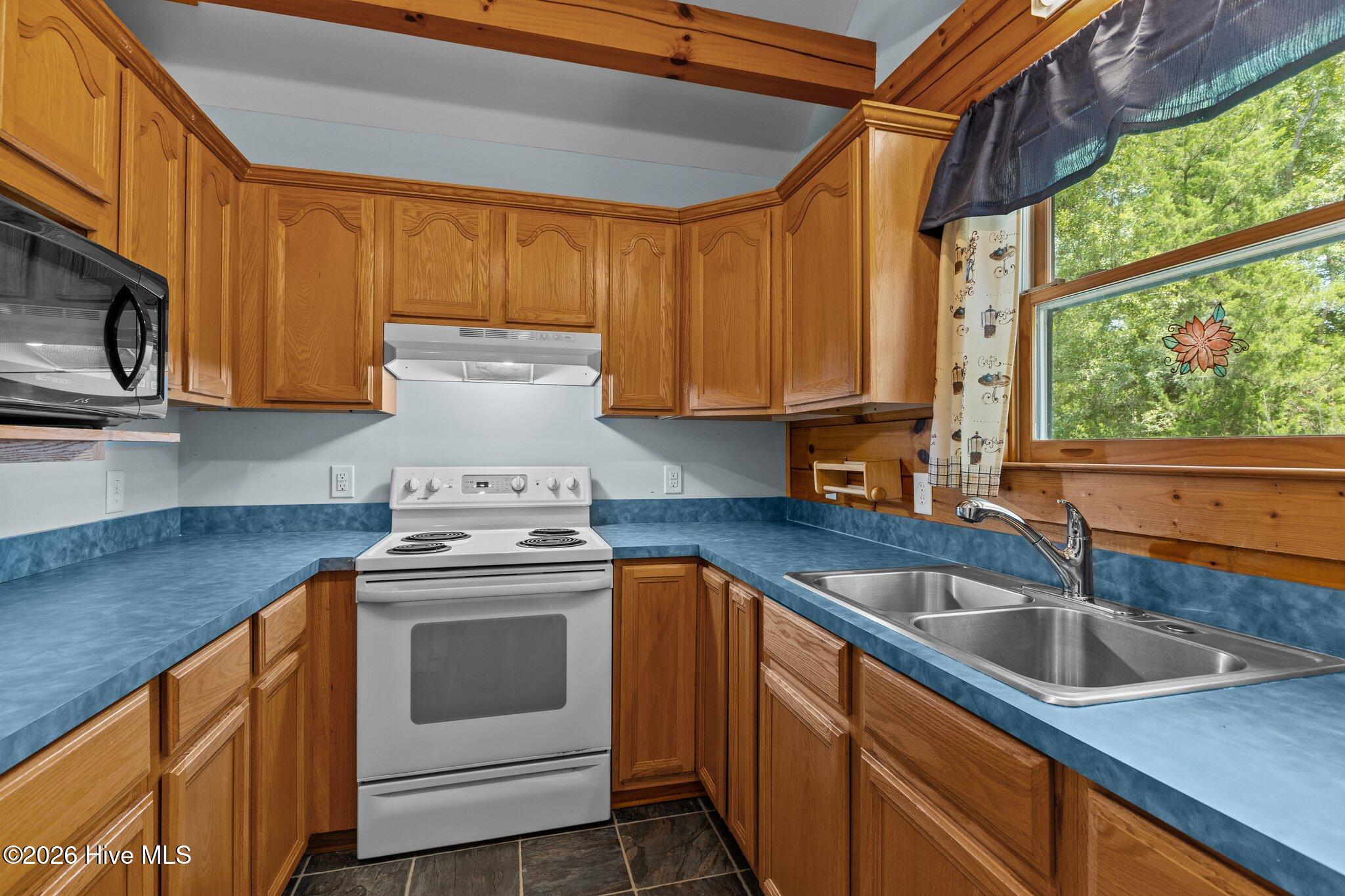 126 George Jones Road Newport, NC 28570 - Photo 2 of 31 Gallery Image 2